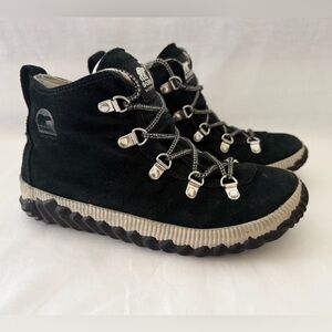 Sorel Youth Out N About Classic waterproof boot Size 5